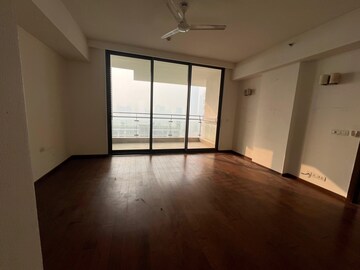 Room in 4 BHK Apartment at M3M Golf Estate, Sector 65 – for Rent