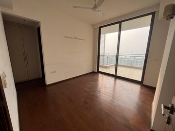 Room in 4 BHK Apartment at M3M Golf Estate, Sector 65 – for Rent