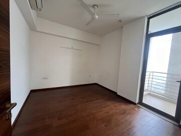 Room in 4 BHK Apartment at M3M Golf Estate, Sector 65 – for Rent