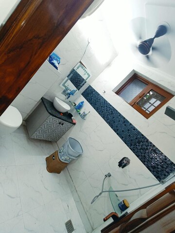 Master Bedroom in 3 BHK Builder Floor at Pitampura – for Rent