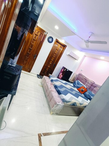 Furnished Amenities in 3 BHK Builder Floor at Pitampura – for Rent