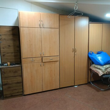 Furnished Amenities in 1 BHK Apartment at Jacob Circle – for Sale