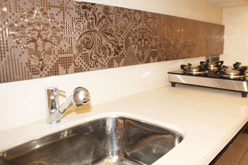 Furnished Amenities in 2 BHK Apartment at Green Park, Andheri East – for Rent