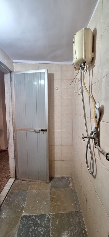 Bathroom in 1 BHK Apartment at Suyog CHS Andheri, Andheri West – for Rent
