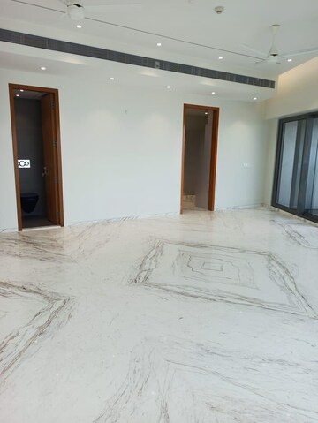 Room in 4 BHK Apartment at Lodha The World Towers World One Tier 2, Worli – for Rent