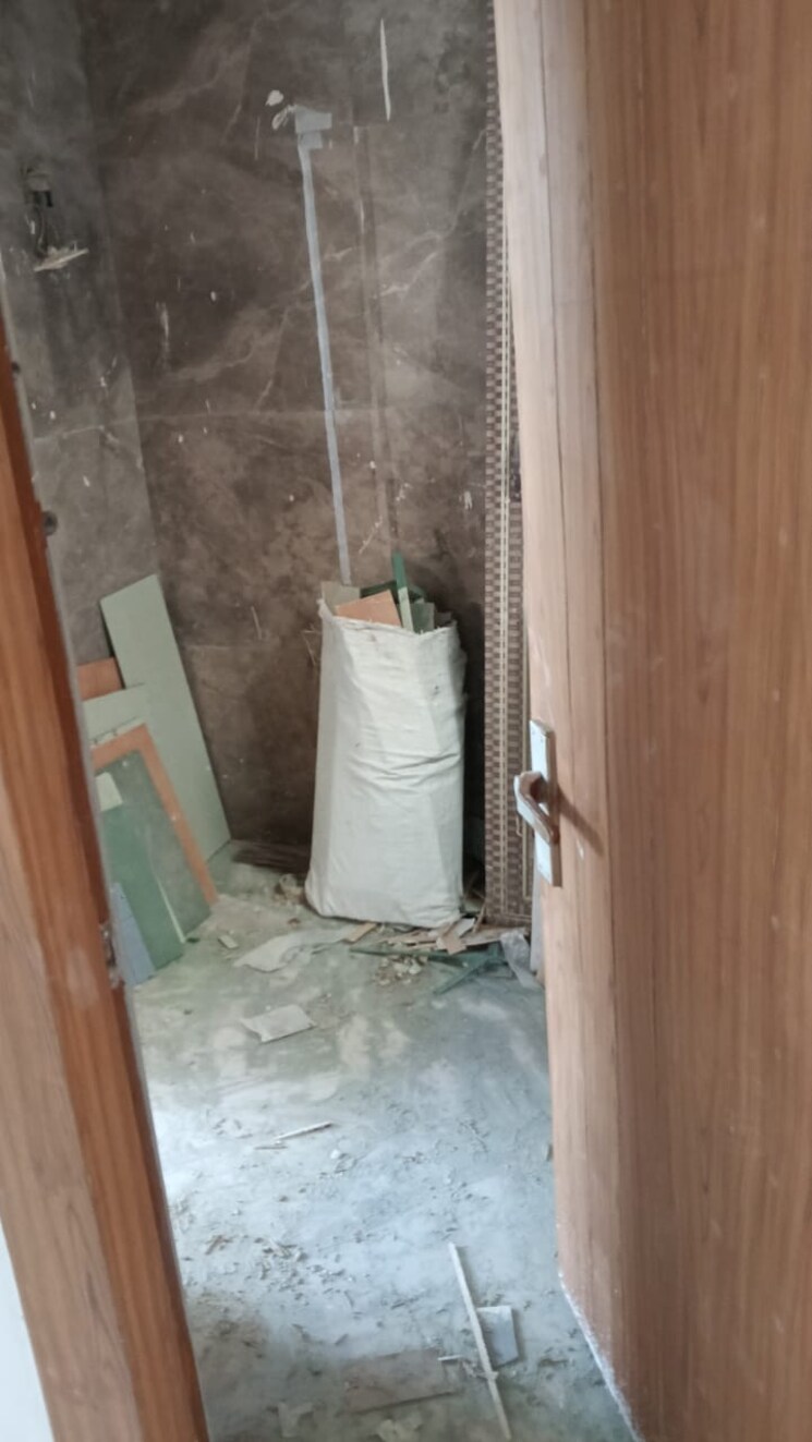 Bathroom, sector 43 3 Bedroom 230 Sq.Ft. Builder Floor In Sector 43 Faridabad 8192614