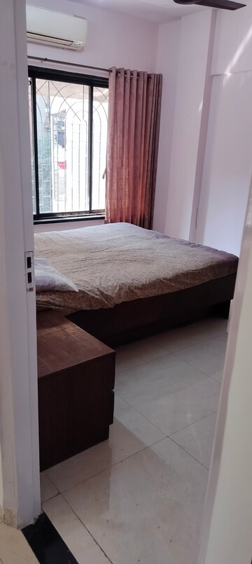 Bedroom in 2 BHK Apartment at Garden View Andheri West, Andheri West – for Rent