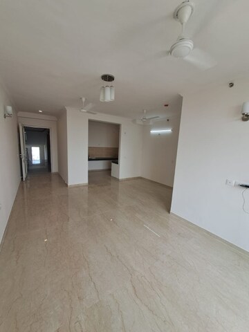 Room in 3 BHK Apartment at Omaxe The Palace, Gomti Nagar – for Sale