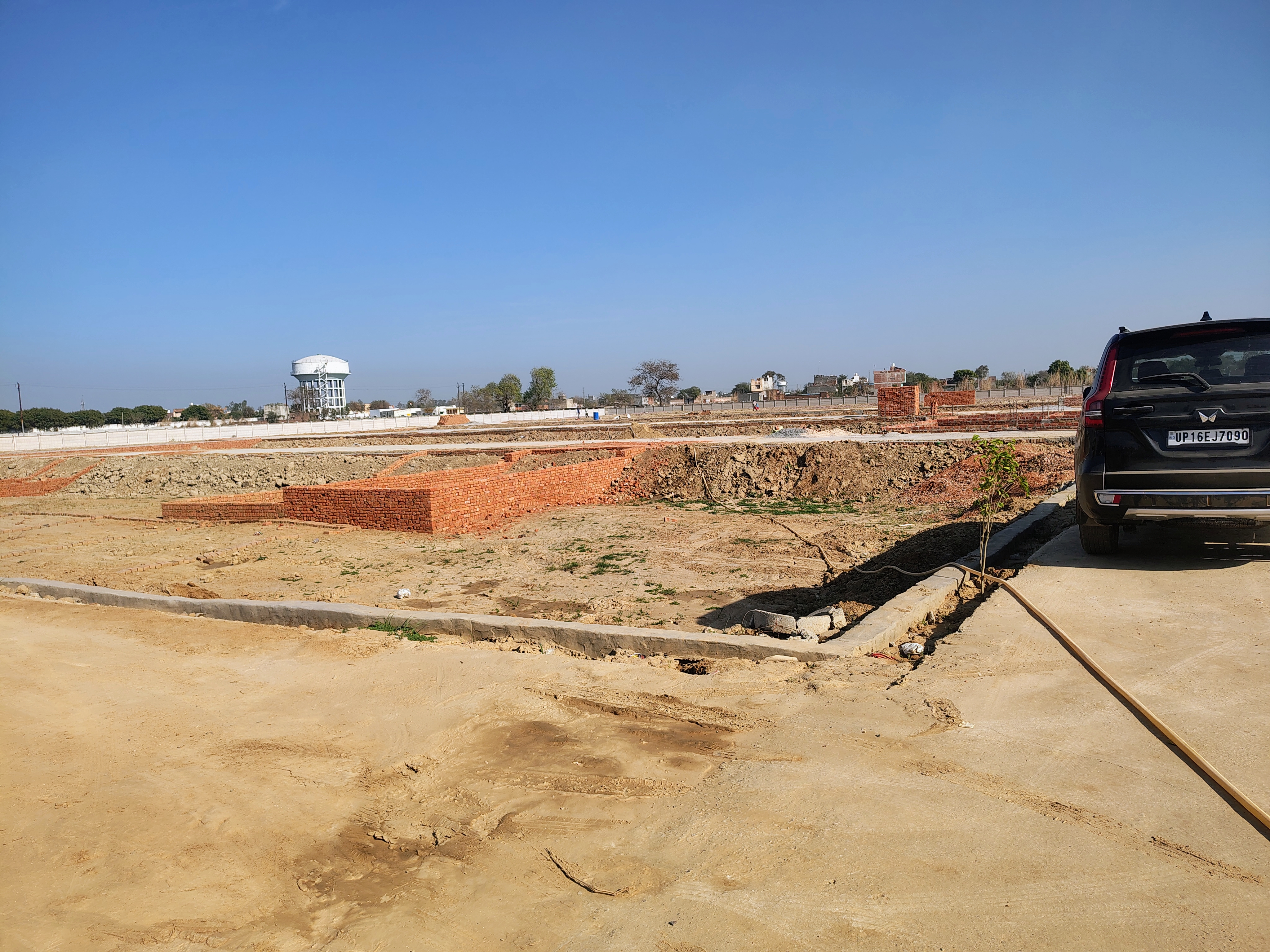 Plot For Sale in Dadri Relway 