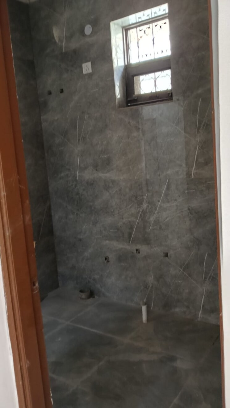 Bathroom, sector 43 3 Bedroom 300 Sq.Ft. Builder Floor In Sector 43 Faridabad 8192651