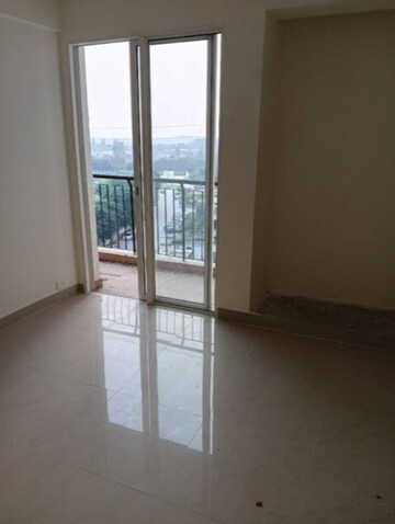 Room in 2 BHK Apartment at Jaypee Greens Aman, Sector 151 – for Rent