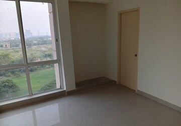 Room in 2 BHK Apartment at Jaypee Greens Aman, Sector 151 – for Rent