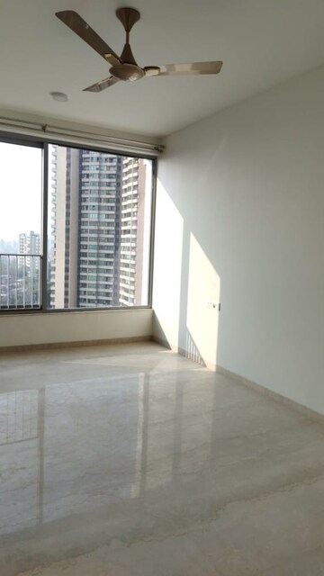 Room in 3 BHK Apartment at Oberoi Maxima, Andheri East – for Rent