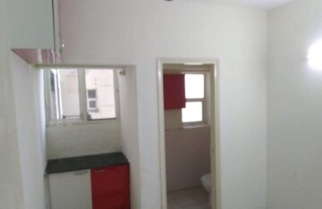 Room in 3 BHK Apartment at Jaypee Greens Aman, Sector 151 – for Rent