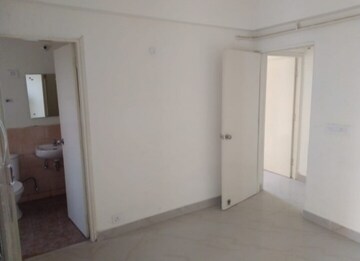 Room in 3 BHK Apartment at Jaypee Greens Aman, Sector 151 – for Rent