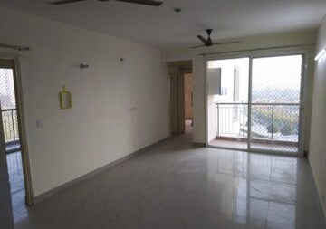 Room in 3 BHK Apartment at Jaypee Greens Aman, Sector 151 – for Rent