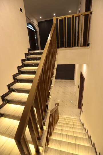 Staircase in 5 BHK Independent House at Sushant Vyapaar Kendra, Sector 43 – for Rent