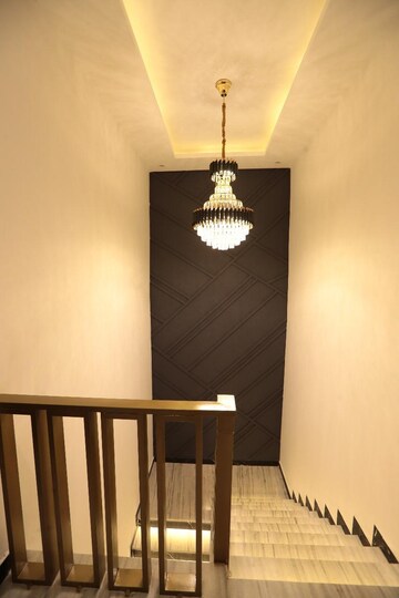 Furnished Amenities in 5 BHK Independent House at Sushant Vyapaar Kendra, Sector 43 – for Rent