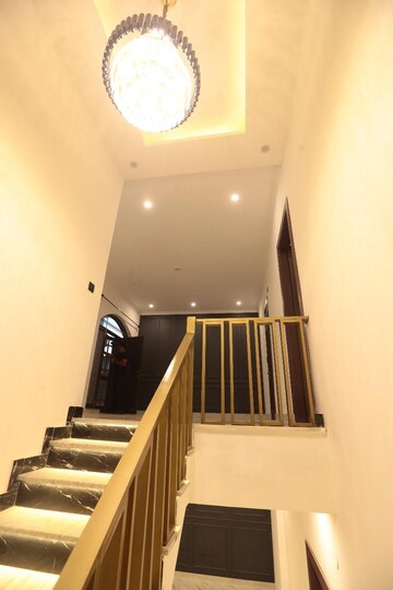 Staircase in 5 BHK Independent House at Sushant Vyapaar Kendra, Sector 43 – for Rent