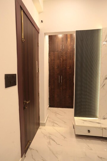 Bathroom in 5 BHK Independent House at Sushant Vyapaar Kendra, Sector 43 – for Rent
