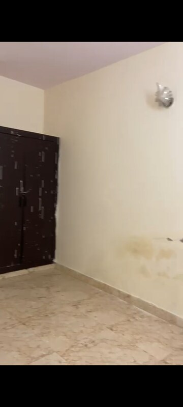 Room in 3 BHK Builder Floor at Rohini Sector 7 – for Rent