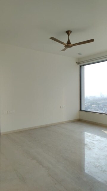 Room in 3 BHK Apartment at Oberoi Maxima, Andheri East – for Rent