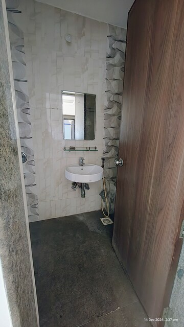 Bathroom in 3 BHK Apartment at HDIL Metropolis Residences, Andheri West – for Sale