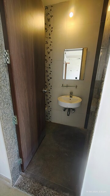 Bathroom in 3 BHK Apartment at HDIL Metropolis Residences, Andheri West – for Sale