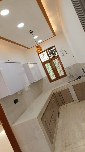 Furnished Amenities in 3 BHK Builder Floor at Sector 43 – for Sale