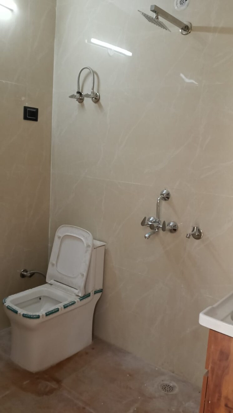 Bathroom, sector 43 3 Bedroom 225 Sq.Ft. Builder Floor In Sector 43 Faridabad 8192753