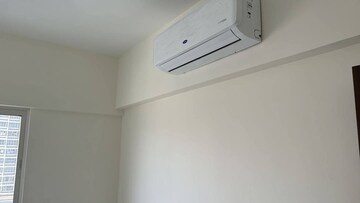 Room in 1 BHK Apartment at Omkar Signet, Malad East – for Rent