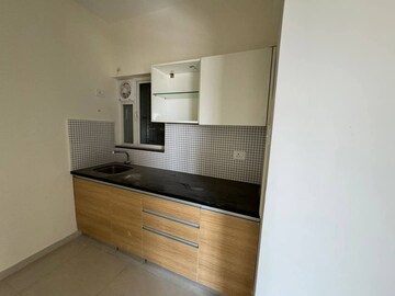 Room in 1 BHK Apartment at Omkar Signet, Malad East – for Rent