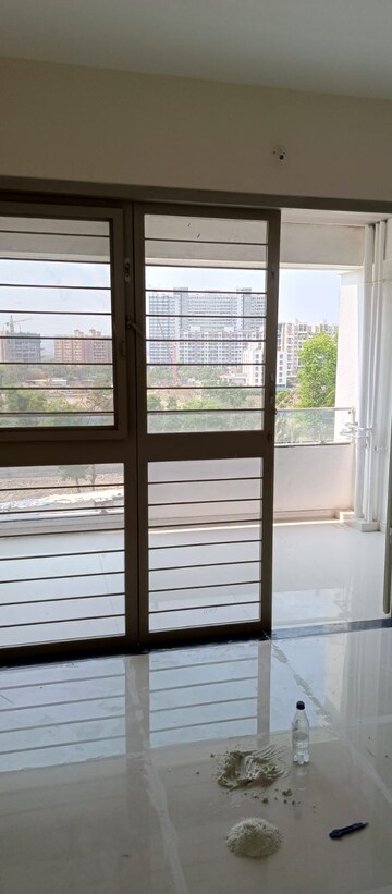 Room in 2 BHK Apartment at Majestique Signature Towers, Balewadi – for Rent