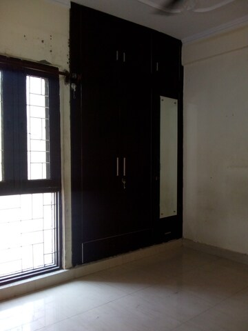 Room in 1 BHK Apartment at Molarband – for Rent