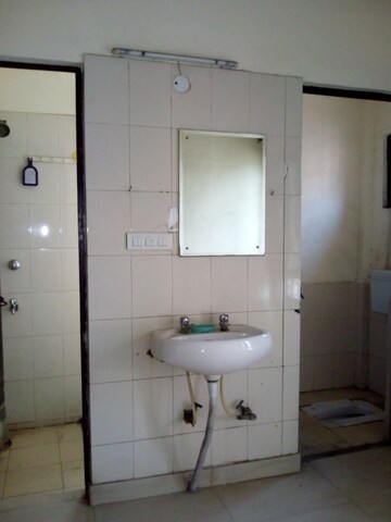 Bathroom in 1 BHK Apartment at Molarband – for Rent