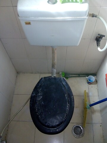 Bathroom in 1 BHK Apartment at Molarband – for Rent