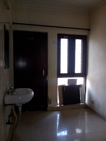 Room in 1 BHK Apartment at Molarband – for Rent