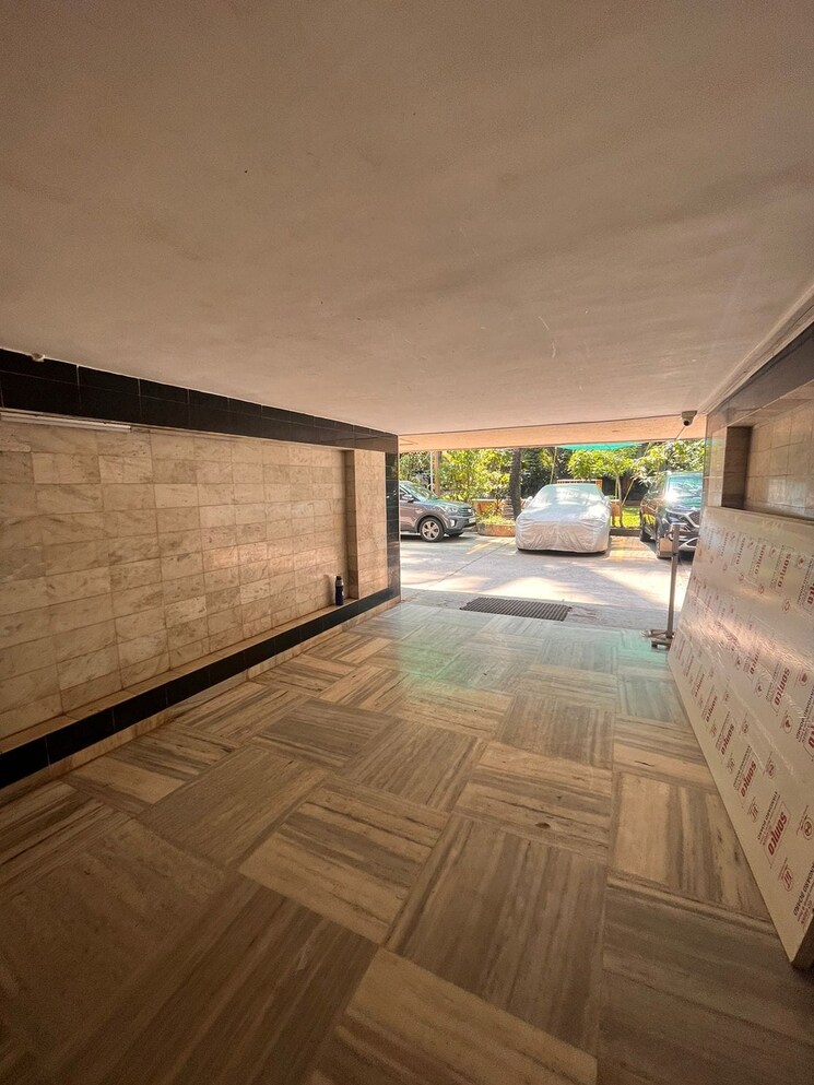  Parking, juhu 2 Bedroom 1200 Sq.Ft. Apartment In Juhu Mumbai 8192866