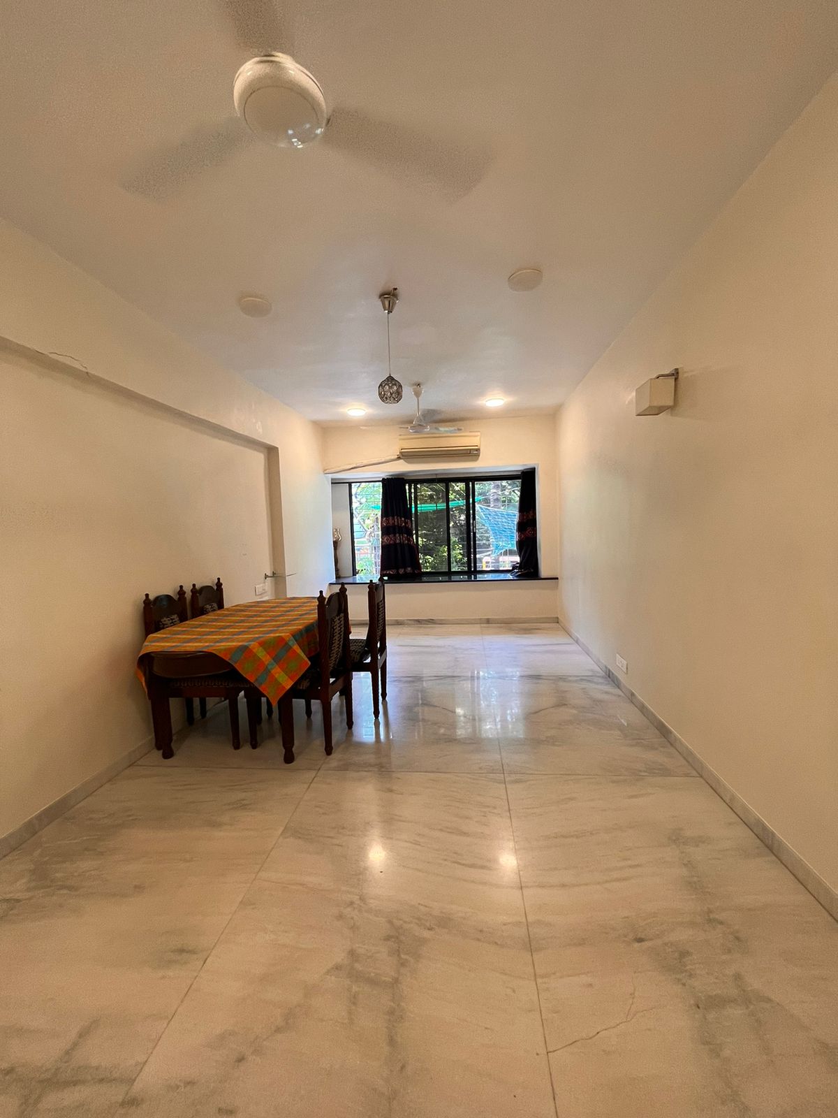 2 BHK Apartment For Sale in Near Iskcon Temple, Juhu 