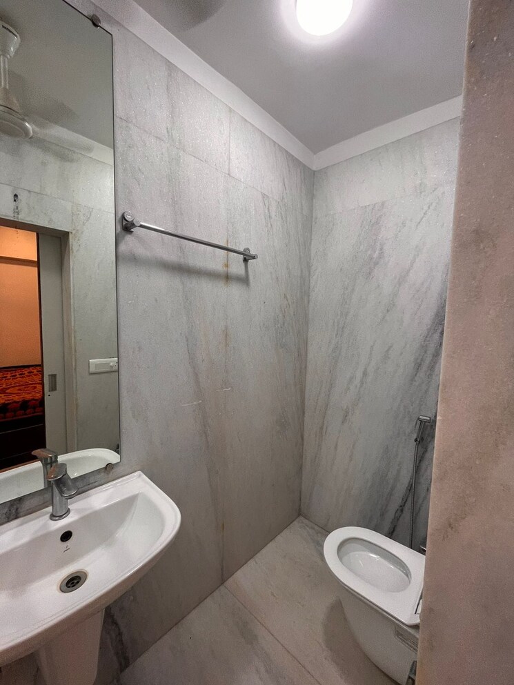 Bathroom, juhu 2 Bedroom 1200 Sq.Ft. Apartment In Juhu Mumbai 8192866