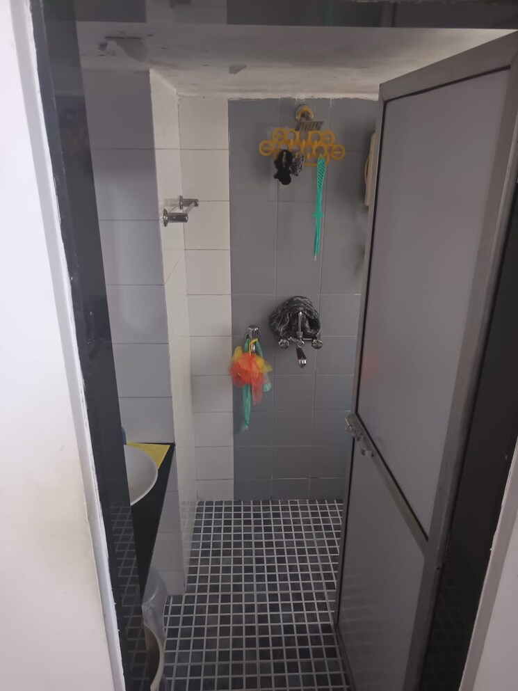 Bathroom, juhu 3 Bedroom 1200 Sq.Ft. Apartment In Juhu Mumbai 8192970