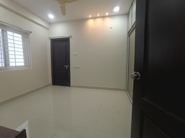 Room in 2 BHK Apartment at Kondapur – for Rent