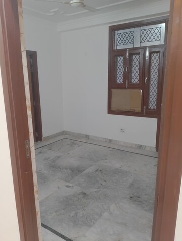 Room in 3.5 BHK Apartment at Vishwakarma Colony – for Sale