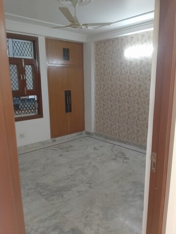 Room in 3.5 BHK Apartment at Vishwakarma Colony – for Sale