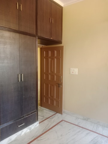 Room in 2 BHK Builder Floor at Sector 25 – for Rent