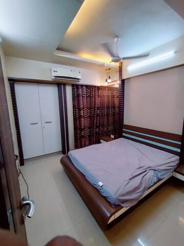 Bedroom in 3 BHK Apartment at Thane West – for Rent