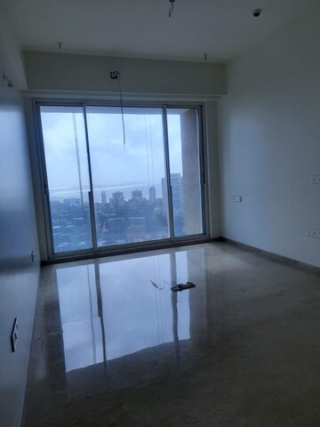 Room in 4 BHK Apartment at Raheja Imperia, Worli – for Rent