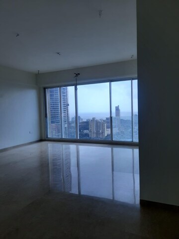 Room in 4 BHK Apartment at Raheja Imperia, Worli – for Rent