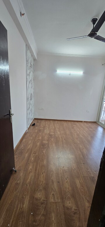 3 BHK Apartment For Rent in Amrapali Riverview, Amrapali Leisure Valley