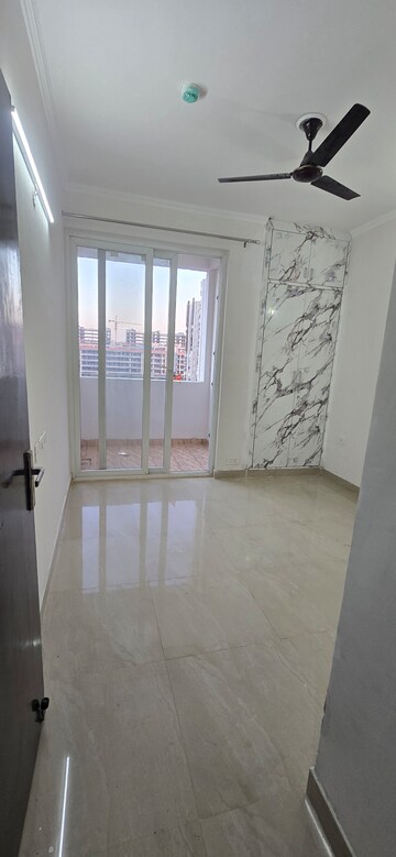 Room in 3 BHK Apartment at Amrapali Riverview, Amrapali Leisure Valley – for Rent